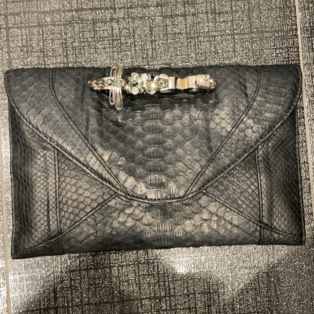 Madison du Posh Knucle Clutch